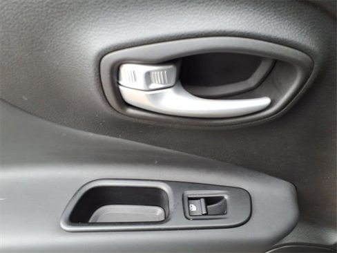 Certified 2023 Jeep Renegade Latitude w/ Premium Group image 15