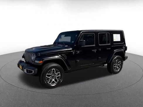 Used 2025 Jeep Wrangler Unlimited Sahara AWD/4WD image 11