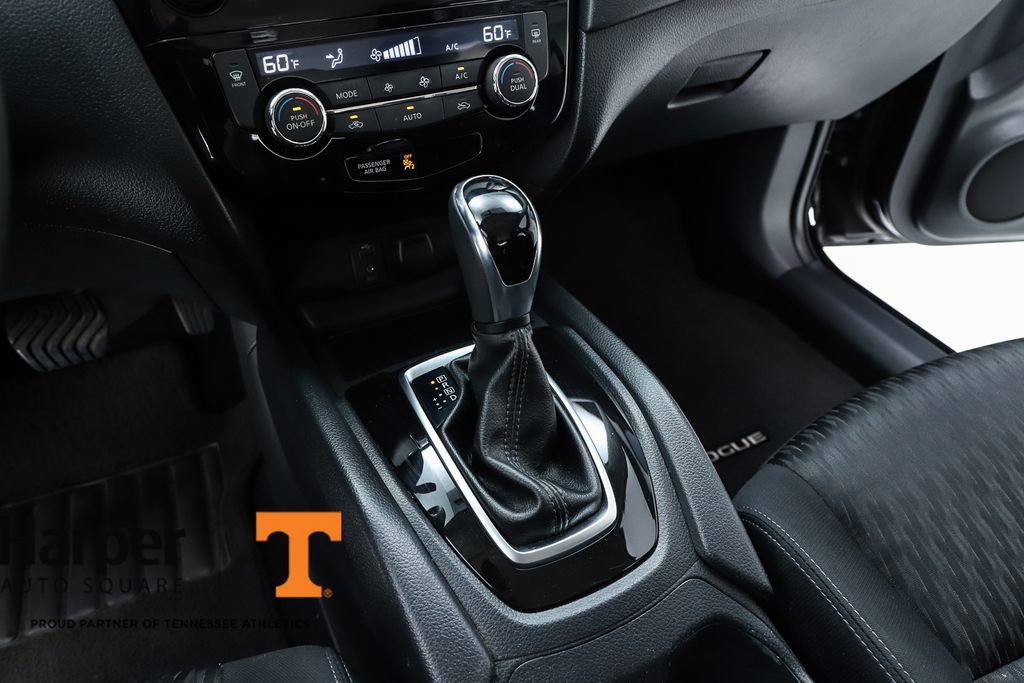 Used 2017 Nissan Rogue SV w/ SV Premium Package FWD image 24