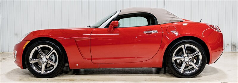 Used 2007 Saturn Sky w/ Premium Trim Pkg RWD image 2