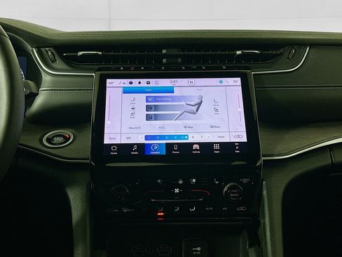 Used 2024 Jeep Grand Cherokee L Limited w/ Luxury Tech Group II image 24