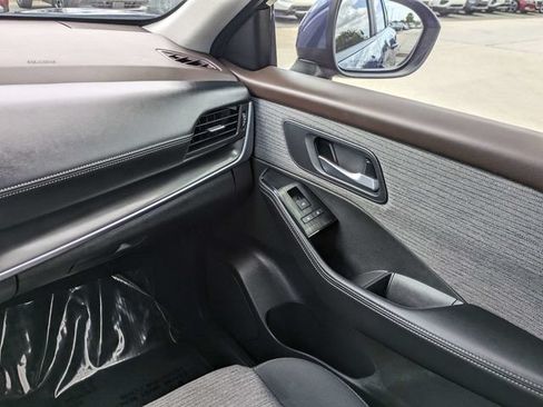 Used 2023 Nissan Rogue SV FWD image 17