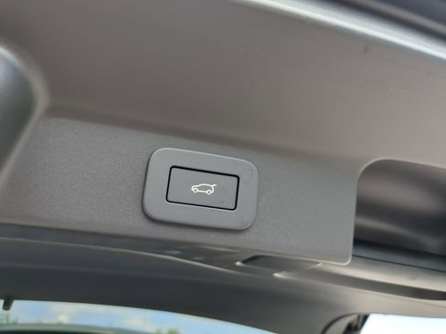 New 2026 Jaguar F-PACE R-Dynamic S image 9