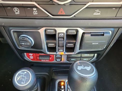 Used 2024 Jeep Wrangler Rubicon image 11