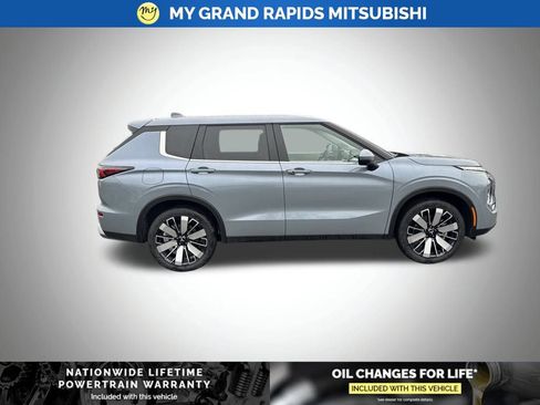 New 2026 Mitsubishi Outlander SE AWD/4WD image 8