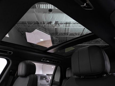 Used 2025 Land Rover Range Rover Long Wheelbase SE image 7