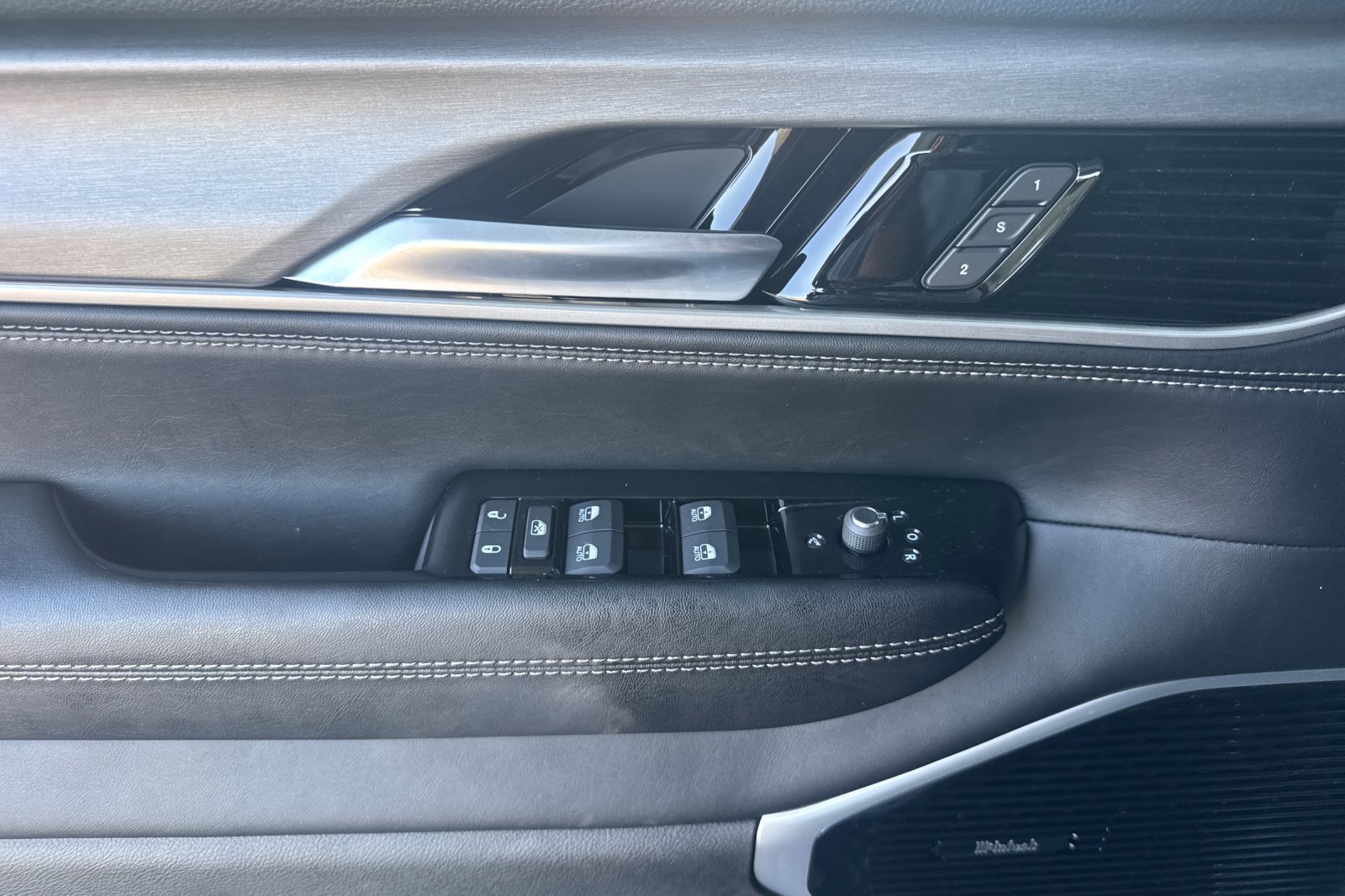 New 2026 Jeep Grand Wagoneer L Limited AWD/4WD image 10