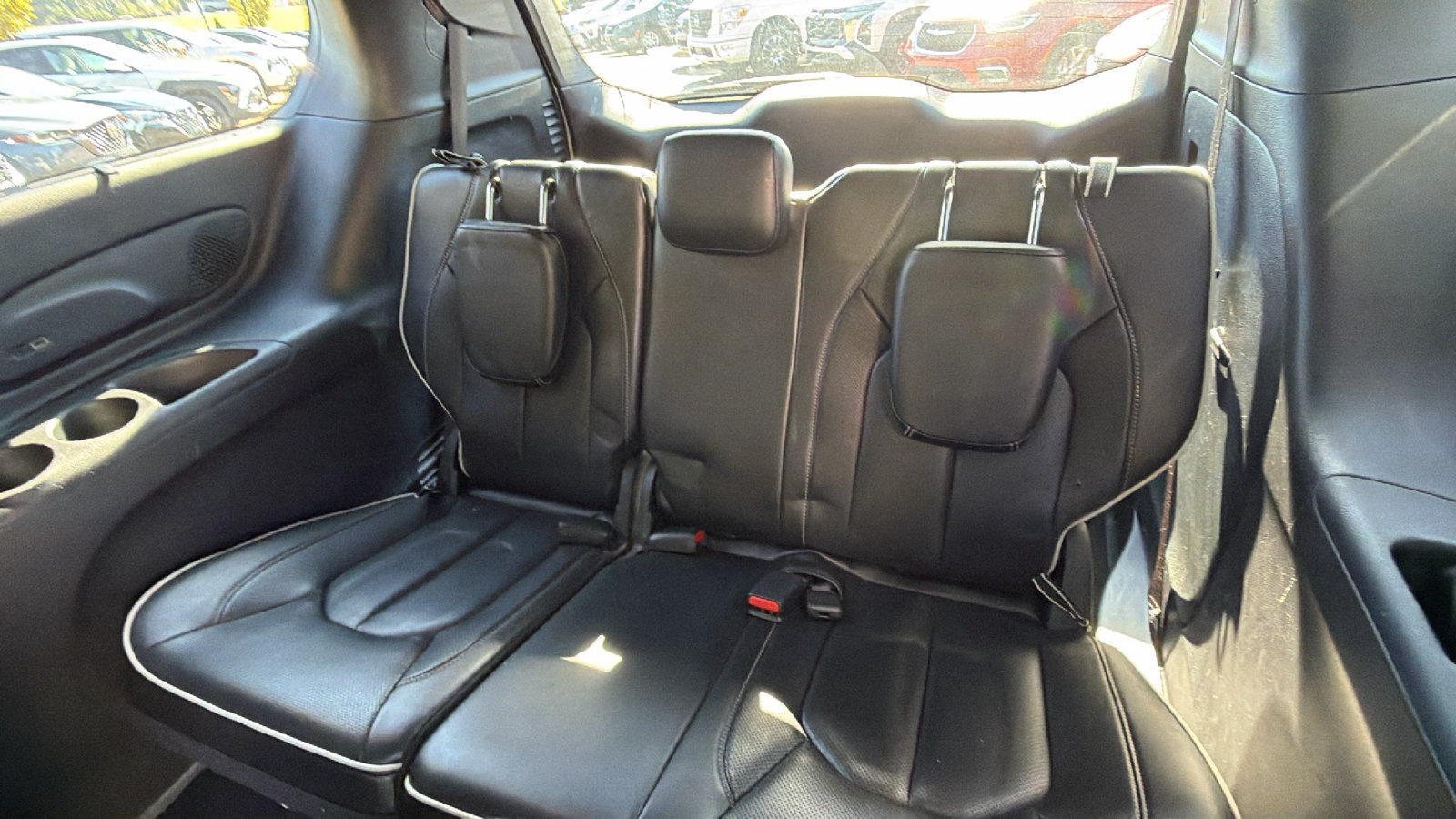 Used 2025 Chrysler Pacifica Limited FWD image 24