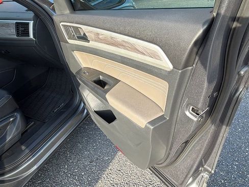 Used 2021 Volkswagen Atlas Cross Sport SE image 15