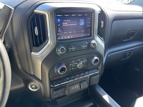 Used 2022 Chevrolet Silverado 1500 LT Trail Boss w/ Convenience Package II image 9