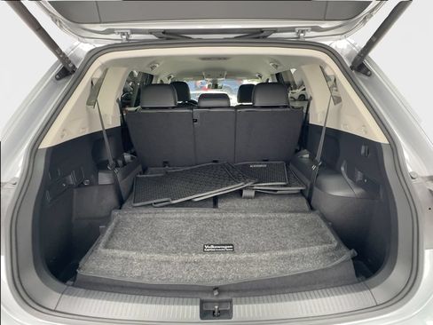 Used 2024 Volkswagen Tiguan SE FWD image 16