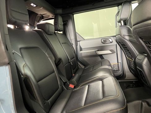 Used 2023 Ford Bronco Badlands image 16