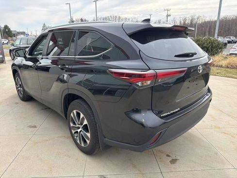 Used 2025 Toyota Highlander XLE image 6