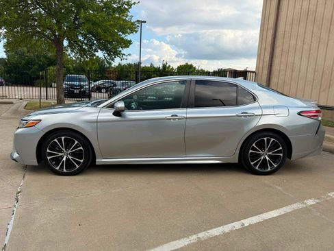 Used 2019 Toyota Camry SE FWD image 10