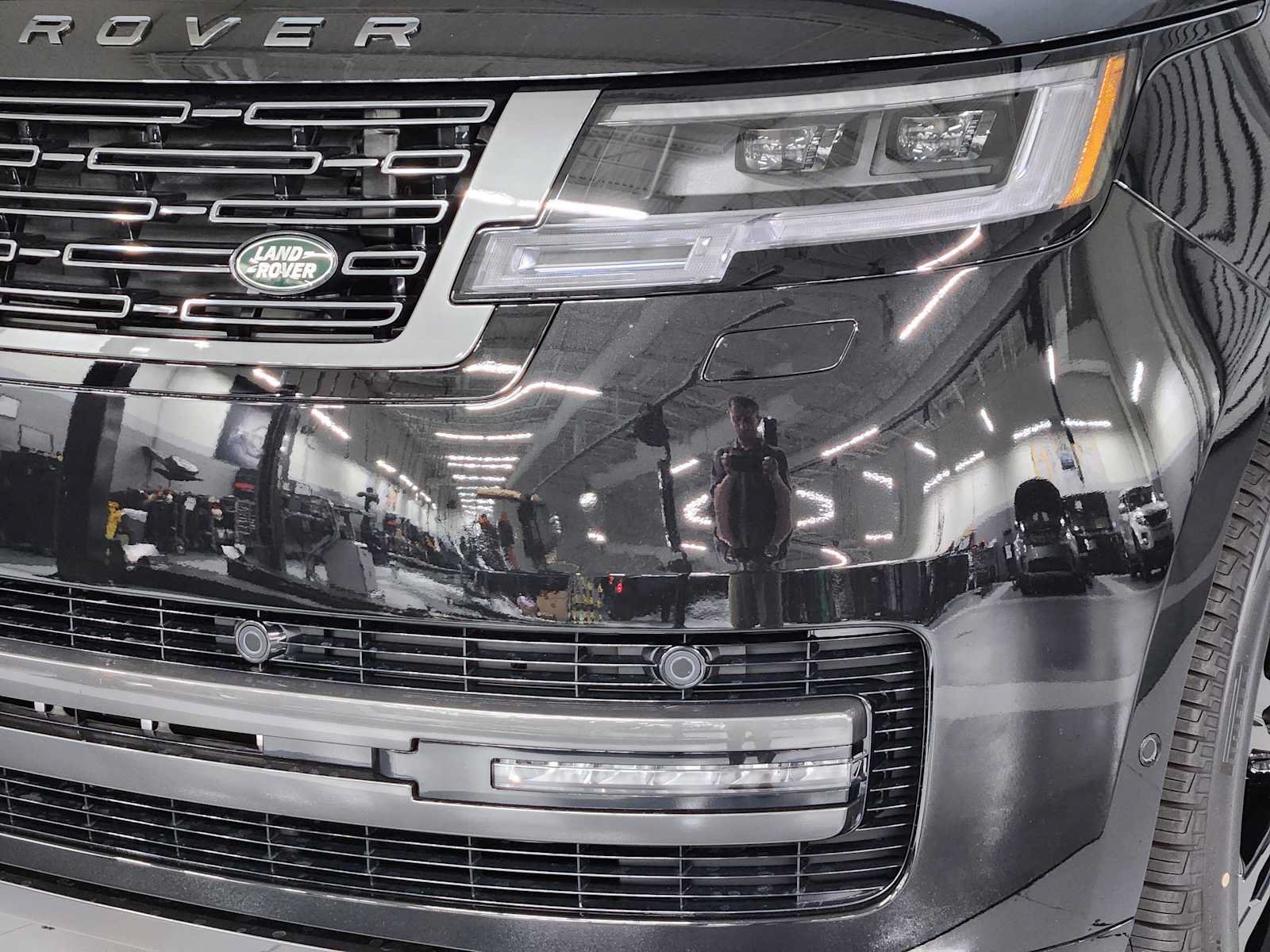 New 2026 Land Rover Range Rover Long Wheelbase SE AWD/4WD image 12
