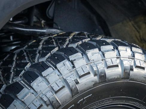 Used 2018 Toyota Tacoma TRD Off-Road w/ Technology Package image 10