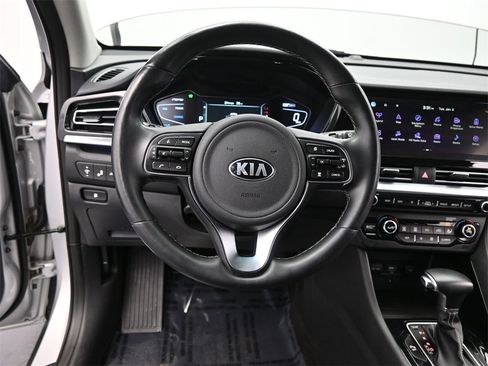 Used 2020 Kia Niro EX Premium image 31