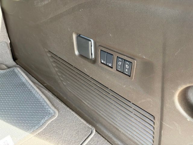 Used 2025 Chevrolet Suburban Z71 w/ Z71 Off-Road Package AWD/4WD image 20