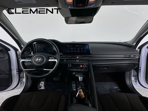 Used 2025 Hyundai Elantra SEL image 12