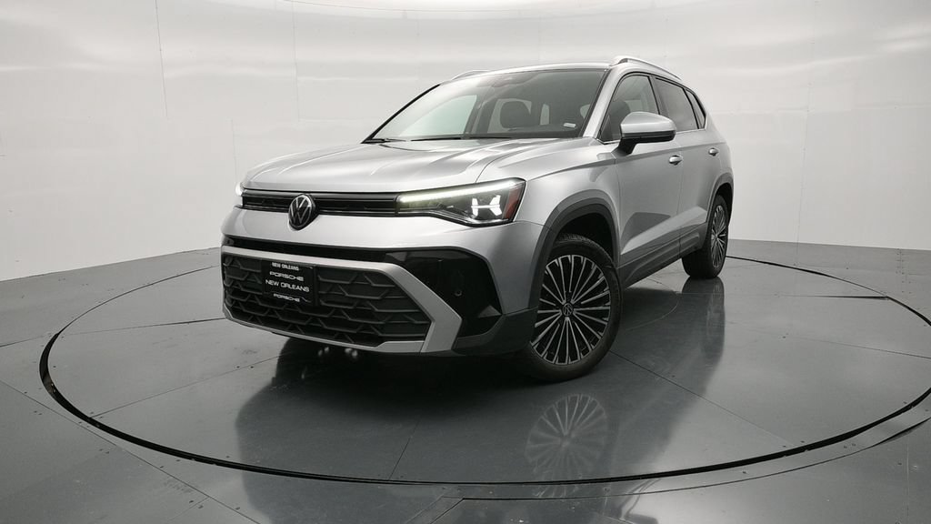 Used 2025 Volkswagen Taos SE FWD image 1