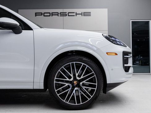 Used 2026 Porsche Cayenne AWD/4WD image 11