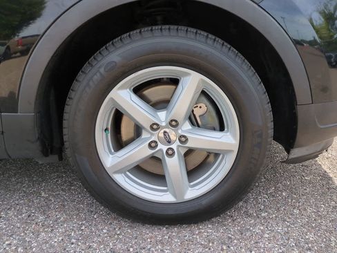 Used 2018 Ford Explorer XLT w/ Equipment Group 201A FWD image 11