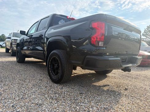 Used 2024 Chevrolet Colorado W/T w/ WT Convenience Package II RWD image 4
