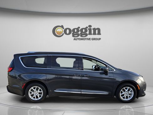 Used 2020 Chrysler Pacifica Touring-L image 5