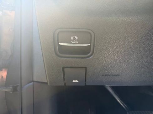 Certified 2023 Jeep Grand Cherokee L Limited AWD/4WD image 13
