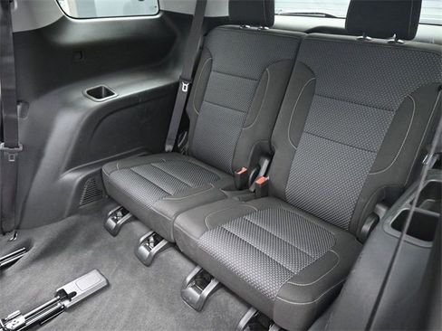 Used 2023 GMC Acadia SLE image 14