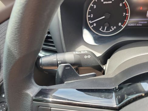 Used 2023 Nissan Rogue SV FWD image 14