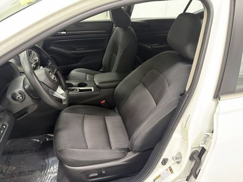 Used 2025 Nissan Altima 2.5 SV FWD image 19
