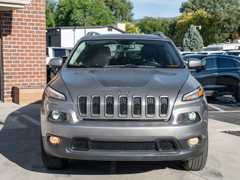 Used 2018 Jeep Cherokee Latitude Plus w/ Comfort/Convenience Group AWD/4WD image 2