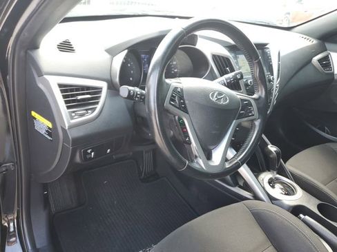 Used 2017 Hyundai Veloster Value Edition FWD image 17