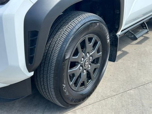 Certified 2025 Toyota 4Runner SR5 AWD/4WD image 9