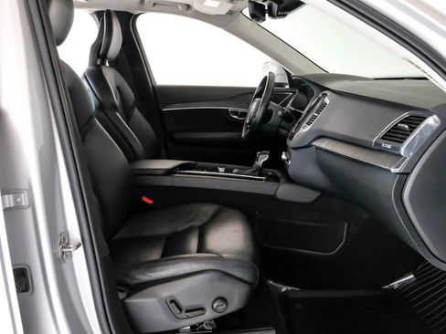 Used 2020 Volvo XC90 T5 Momentum w/ Protection Package Premier FWD image 35