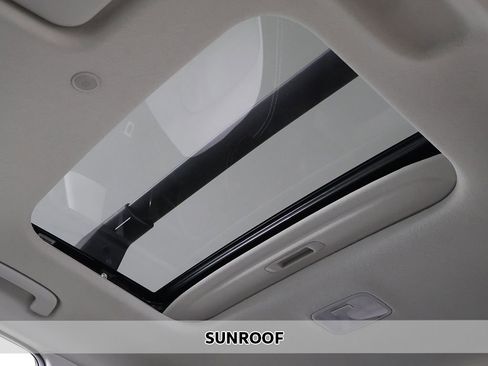 Certified 2024 Hyundai Venue SEL FWD image 3