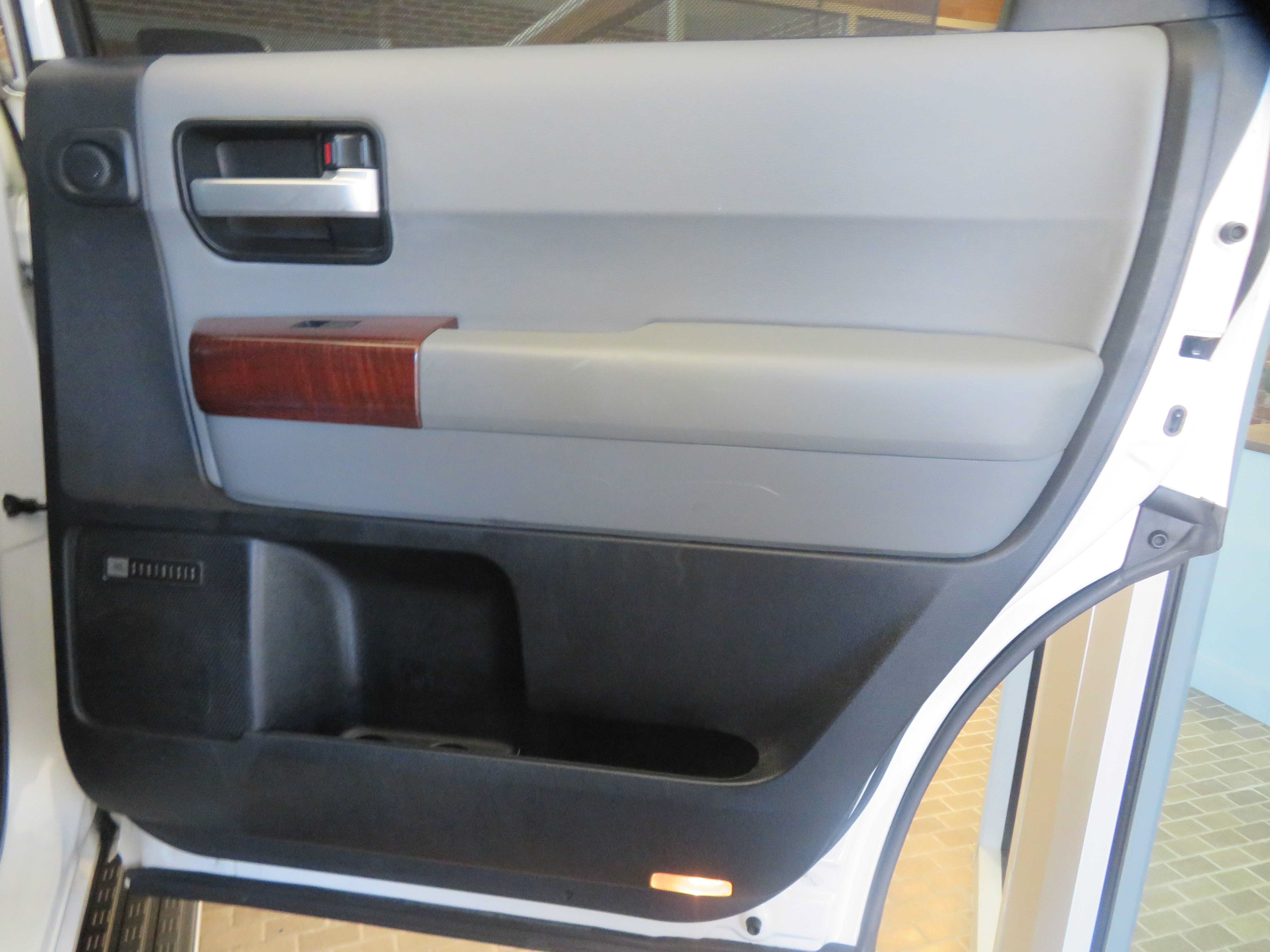 Used 2012 Toyota Sequoia Platinum AWD/4WD image 21