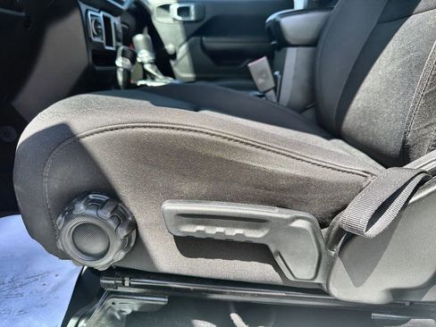 Used 2018 Jeep Wrangler Unlimited Sport AWD/4WD image 16