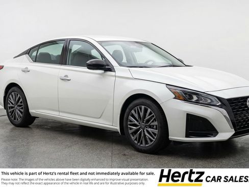 Used 2025 Nissan Altima 2.5 SV FWD image 1
