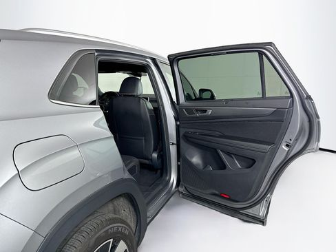 Used 2024 Volkswagen Atlas Cross Sport SE AWD/4WD image 30