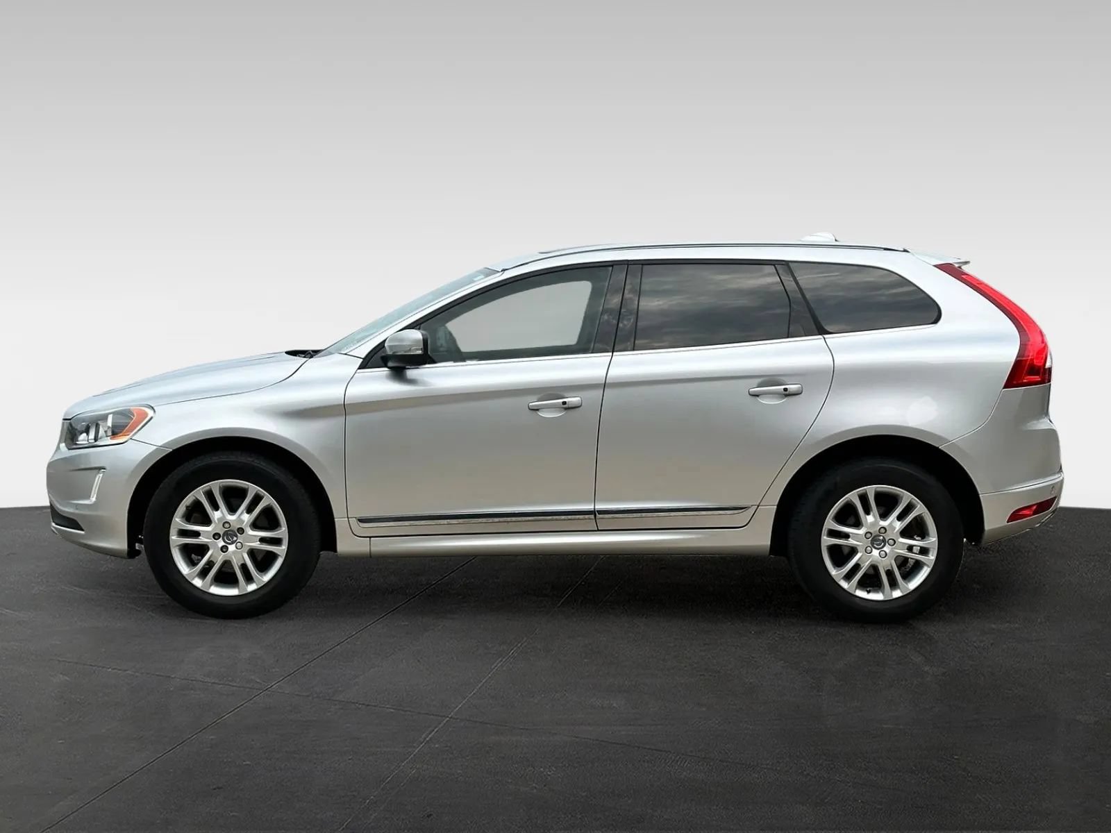 Used 2016 Volvo XC60 T5 Premier w/ Protection Package AWD/4WD image 4