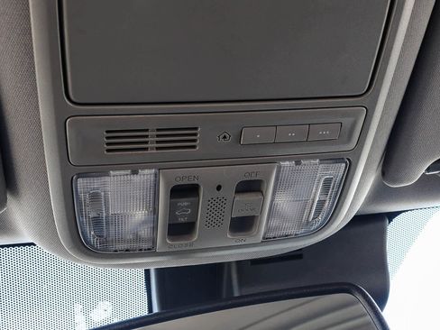 Used 2017 Honda Pilot Touring image 34