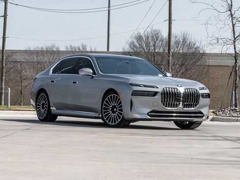 Certified 2024 BMW i7 eDrive50 image 2