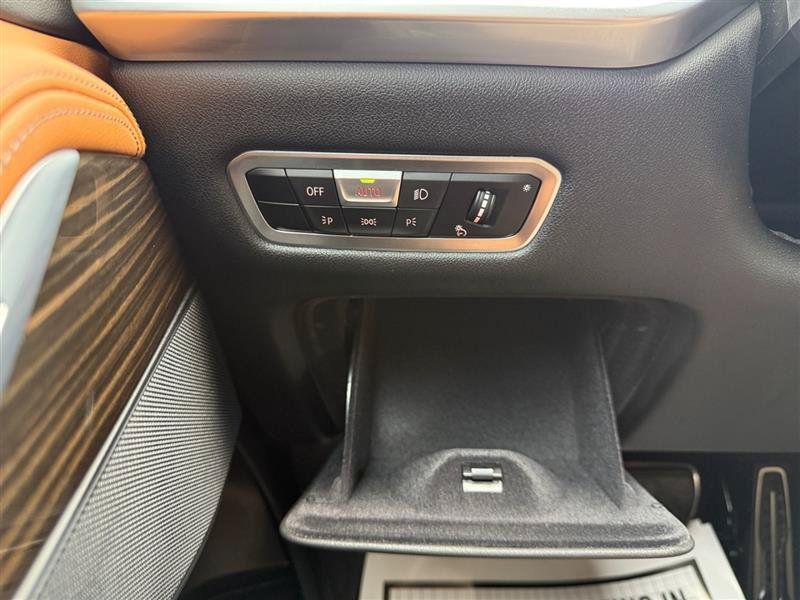 Used 2023 BMW X7 xDrive40i w/ M Sport Package AWD/4WD image 36