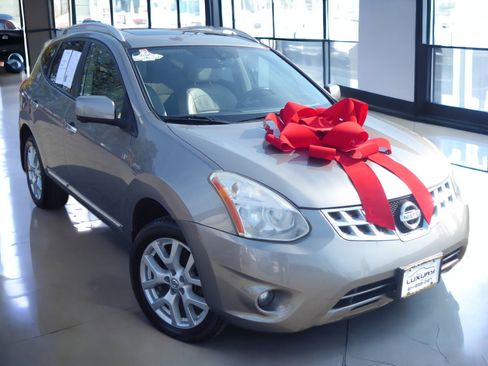 Used 2012 Nissan Rogue SL image 2