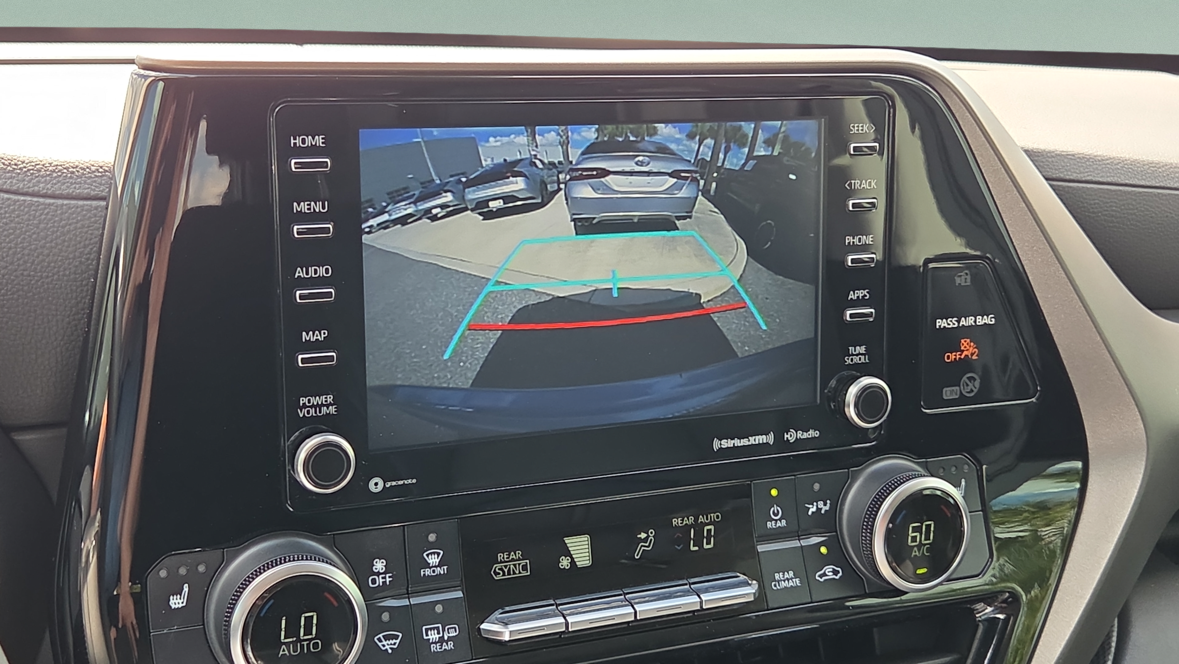 Certified 2021 Toyota Highlander XLE FWD image 23
