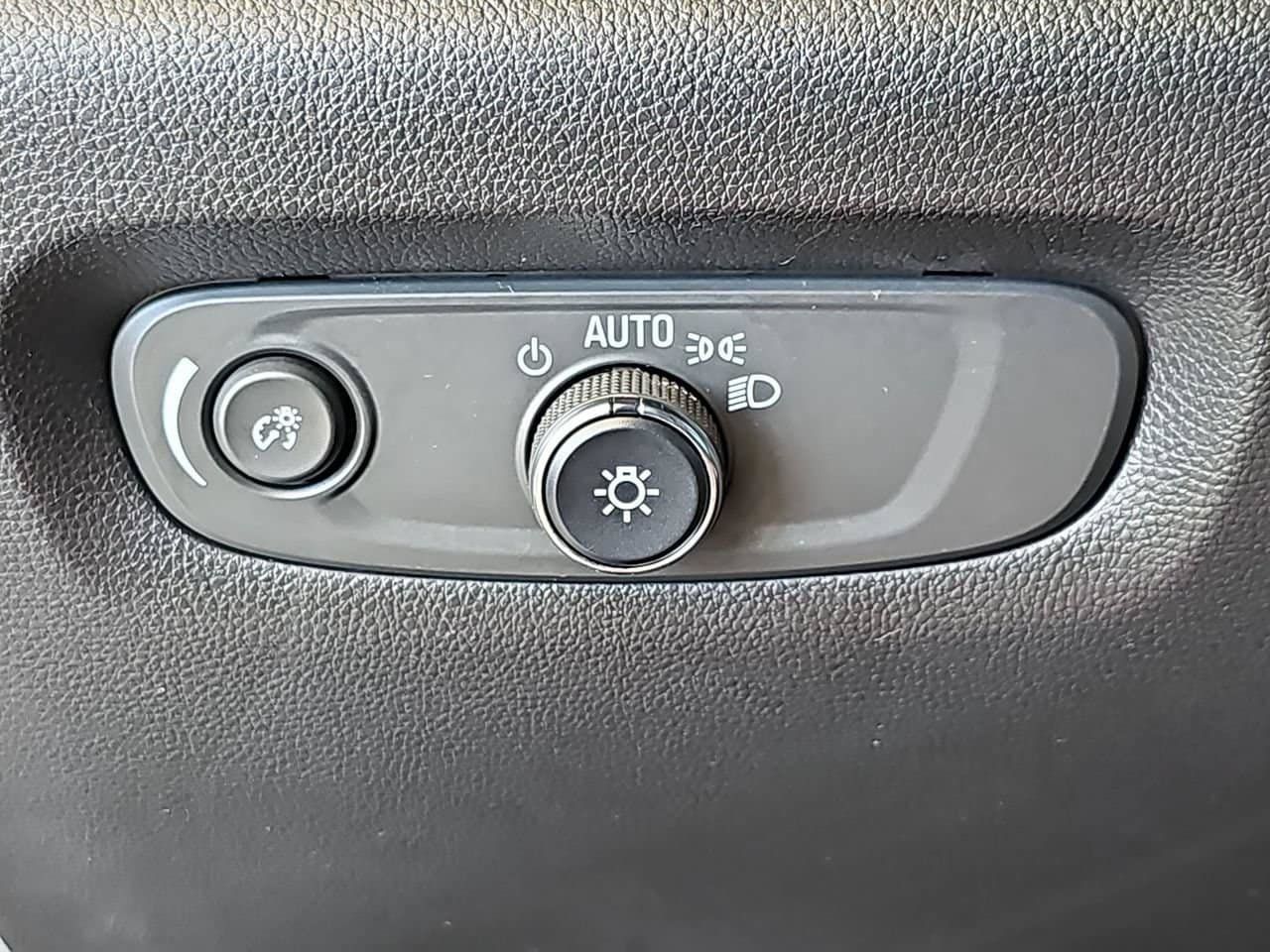 Certified 2023 Chevrolet Traverse LT FWD image 31
