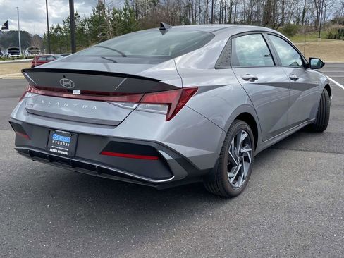 Used 2025 Hyundai Elantra Sport image 3