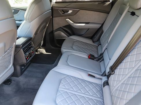 Used 2022 Audi SQ8 Prestige AWD/4WD image 20